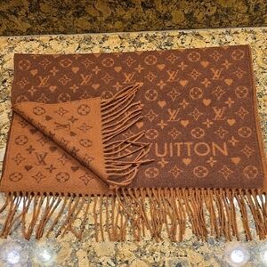 Beautiful Louis Vuitton Game On Scarf Brown Monogram Pattern Scarf.